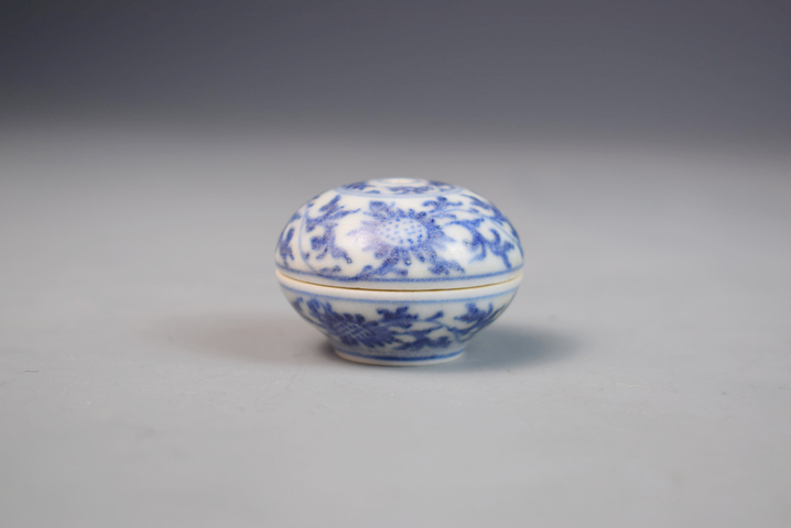 古玩陶瓷康熙青花牛眼盒拍賣，當前價格4500元