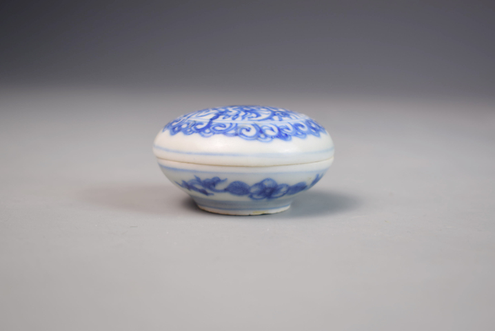 古玩陶瓷康熙青花花卉紋印泥盒拍賣,當(dāng)前價(jià)格7500元