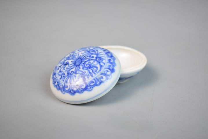 古玩陶瓷康熙青花花卉紋印泥盒拍賣,當(dāng)前價(jià)格7500元