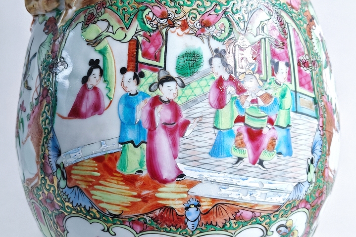 古玩陶瓷清晚期·廣彩人物紋盤龍堆塑琵琶尊臺燈拍賣，當前價格1152元