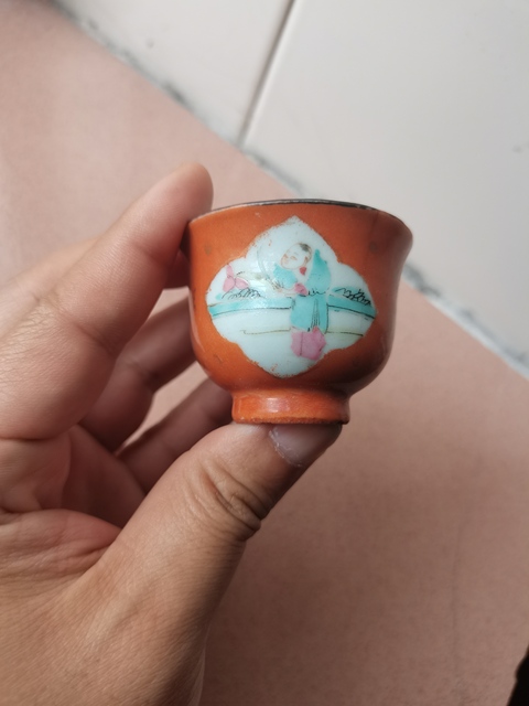 古玩陶瓷晚清**紅開光粉彩童子圖仰種杯拍賣，當前價格500元