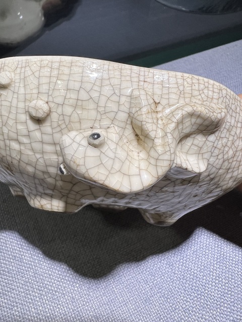 古玩陶瓷(晚清民國漳州窯)哥釉雙魚洗拍賣,當(dāng)前價(jià)格0元