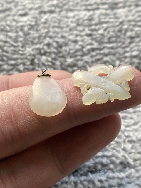 古玩玉器清代和田玉雕“花飾”拍賣，當(dāng)前價(jià)格600元