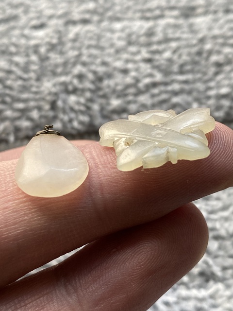 古玩玉器清代和田玉雕“花飾”拍賣，當(dāng)前價(jià)格600元