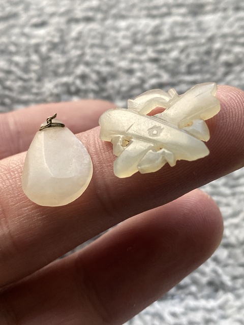 古玩玉器清代和田玉雕“花飾”拍賣，當(dāng)前價(jià)格600元