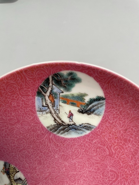 古玩陶瓷民國·胭脂紅軋道開窗風景山水賞盤拍賣，當前價格4680元