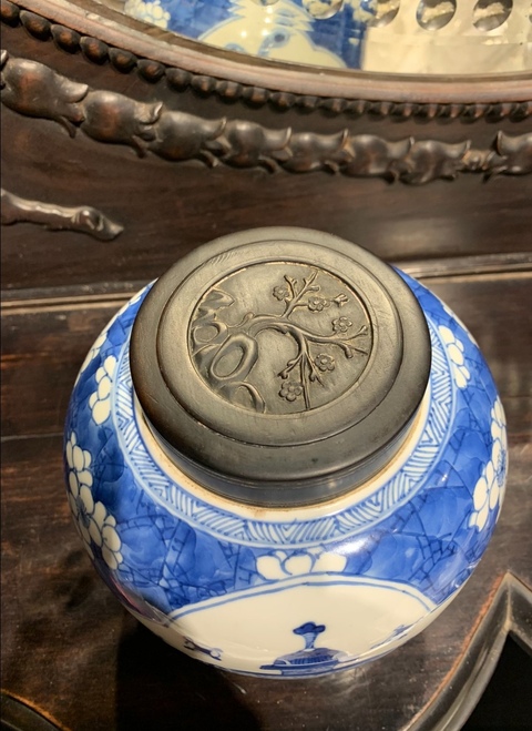 古玩陶瓷康熙·青花冰梅開窗博古紋罐真品鑒賞圖