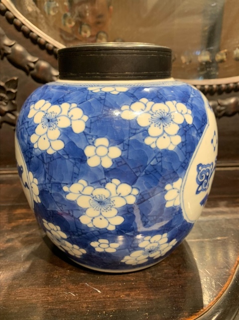 古玩陶瓷康熙·青花冰梅開窗博古紋罐真品鑒賞圖