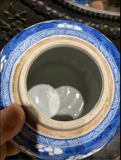 古玩陶瓷康熙·青花冰梅開窗博古紋罐真品鑒賞圖