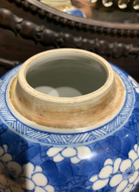 古玩陶瓷康熙·青花冰梅開窗博古紋罐真品鑒賞圖