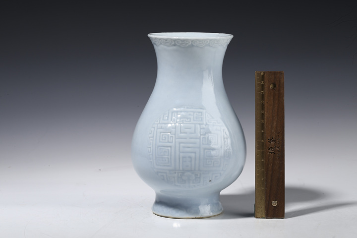 古玩陶瓷民國·天藍釉暗刻夔龍壽字紋尊拍賣，當前價格1854元