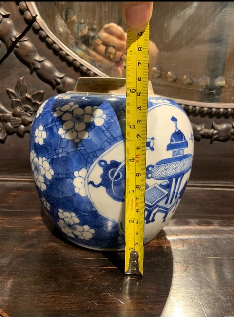 古玩陶瓷康熙·青花冰梅開窗博古紋罐真品鑒賞圖