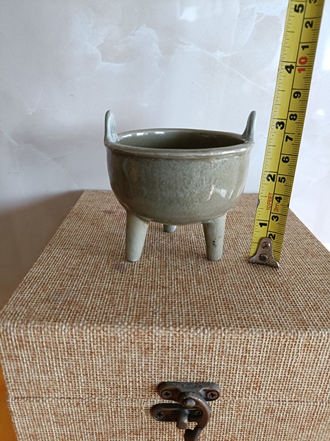 古玩陶瓷館藏級精品北宋龍泉青瓷鼎式爐拍賣，當(dāng)前價格6980元