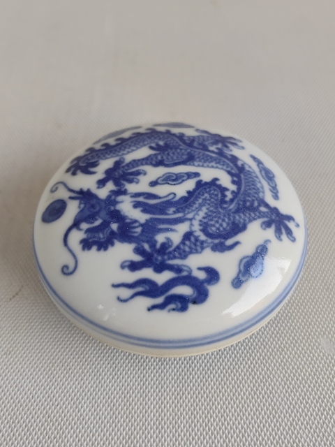 古玩陶瓷青花龍紋印盒拍賣,當前價格260元