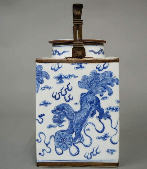 古玩陶瓷青花五世同堂茶壺拍賣,當前價格10000元