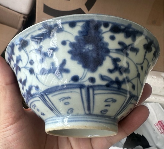 古玩陶瓷青花纏枝花卉紋茶碗拍賣,當(dāng)前價(jià)格2000元