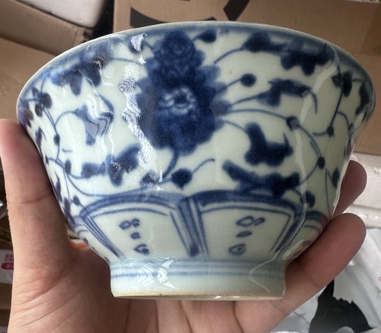 古玩陶瓷青花纏枝花卉紋茶碗拍賣,當(dāng)前價(jià)格2000元