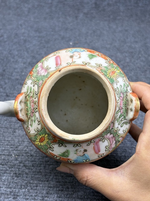 古玩陶瓷廣彩開窗人物花鳥紋提梁壺拍賣,當前價格1088元