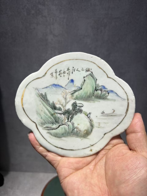 古玩陶瓷淺絳彩山水人物瓷板拍賣，當(dāng)前價(jià)格1999元