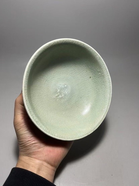 古玩陶瓷精美龍泉青瓷刻花碗拍賣，當前價格1888元