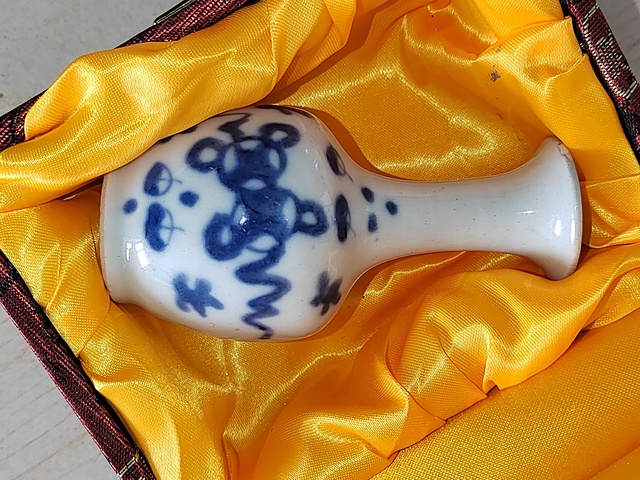 青花繡球圖撇口瓶拍賣，當前價格400元
