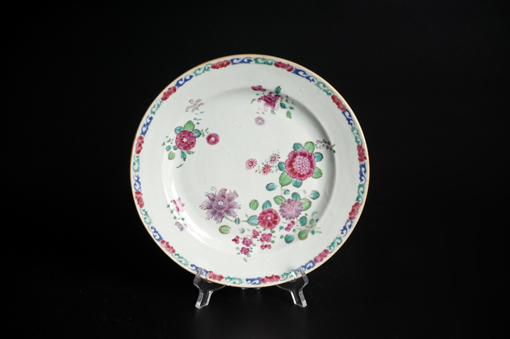 古玩陶瓷清乾隆·粉彩花卉紋折沿盤真品鑒賞圖