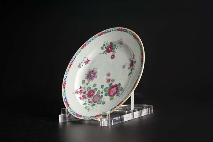 古玩陶瓷清乾隆·粉彩花卉紋折沿盤真品鑒賞圖