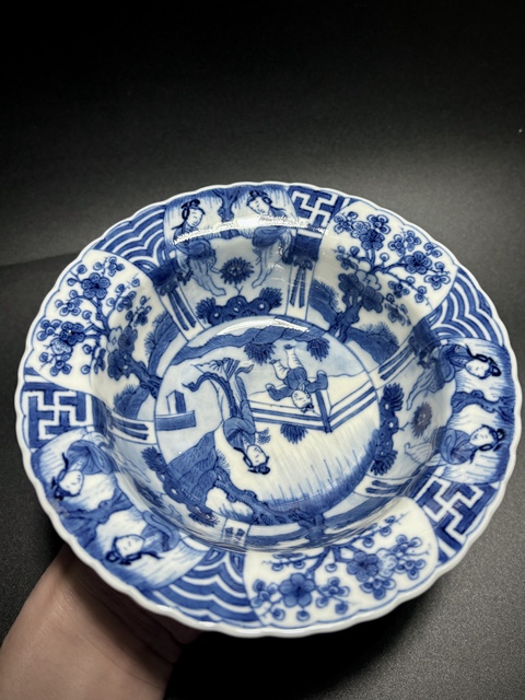 古玩陶瓷清康熙·青花“教子圖”人物故事花口折沿碗拍賣,當前價格1850元