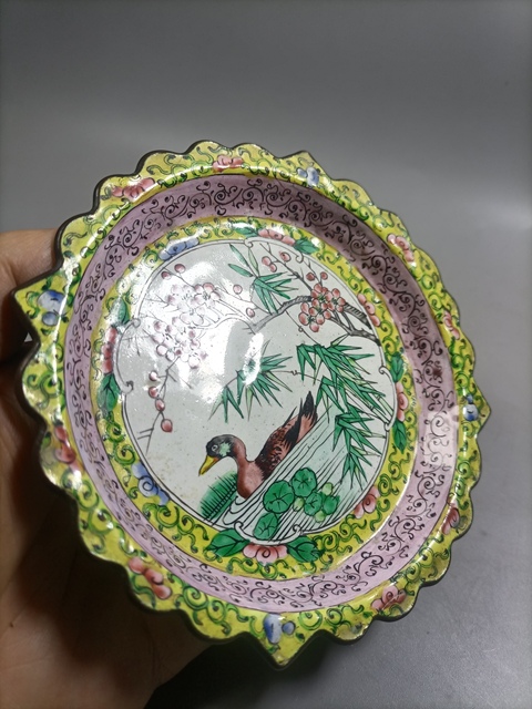 古玩陶瓷民國銅胎掐絲琺瑯花口盤拍賣,當前價格880元