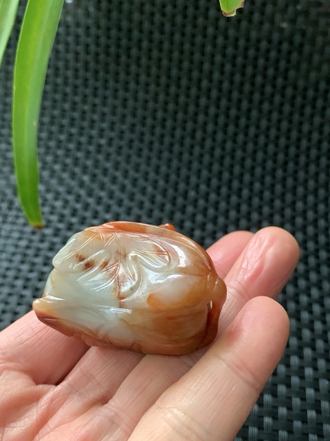 古玩玉器清代翡翠雕白菜“百財(cái)”手把件拍賣，當(dāng)前價(jià)格46000元