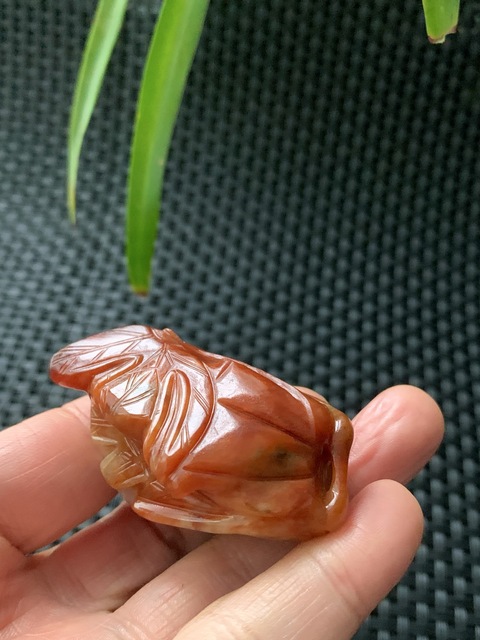 古玩玉器清代翡翠雕白菜“百財(cái)”手把件拍賣，當(dāng)前價(jià)格46000元