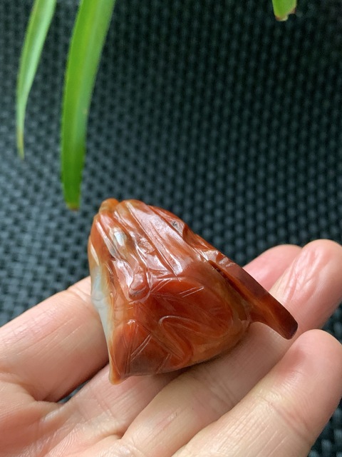 古玩玉器清代翡翠雕白菜“百財(cái)”手把件拍賣，當(dāng)前價(jià)格46000元