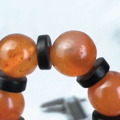 古玩玉器紅瑪瑙珠串拍賣，當(dāng)前價格1400元