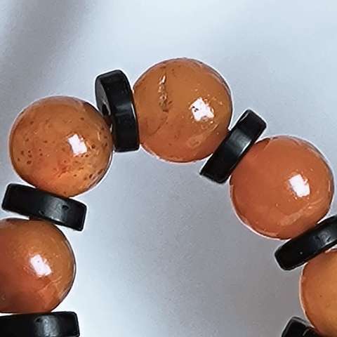 古玩玉器紅瑪瑙珠串拍賣，當(dāng)前價格1400元