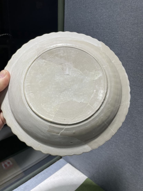 古玩陶瓷館藏級宋五大名窯定窯人物紋花口大賞盤拍賣,當前價格1980元