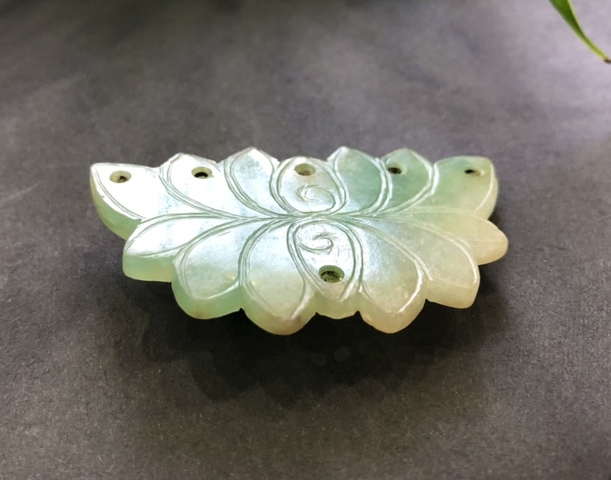 古玩玉器清代翡翠雕“花卉佩”拍賣(mài)，當(dāng)前價(jià)格2800元