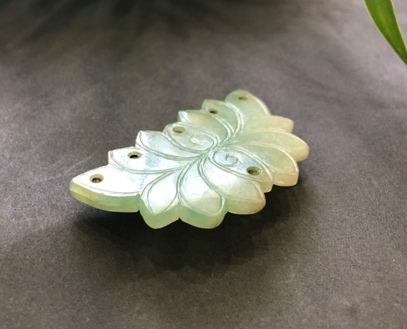 古玩玉器清代翡翠雕“花卉佩”拍賣(mài)，當(dāng)前價(jià)格2800元