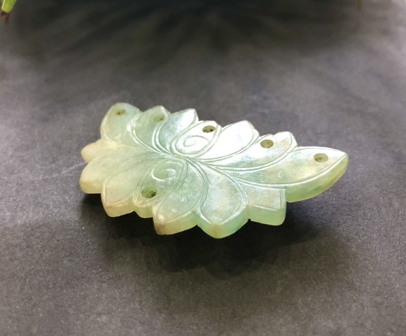 古玩玉器清代翡翠雕“花卉佩”拍賣(mài)，當(dāng)前價(jià)格2800元