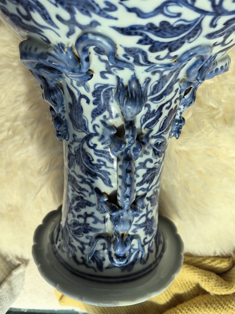 古玩陶瓷清中晚·青花花口瓶拍賣，當(dāng)前價(jià)格18888元