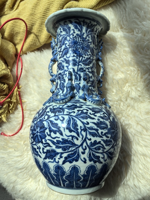 古玩陶瓷清中晚·青花花口瓶拍賣，當(dāng)前價(jià)格18888元
