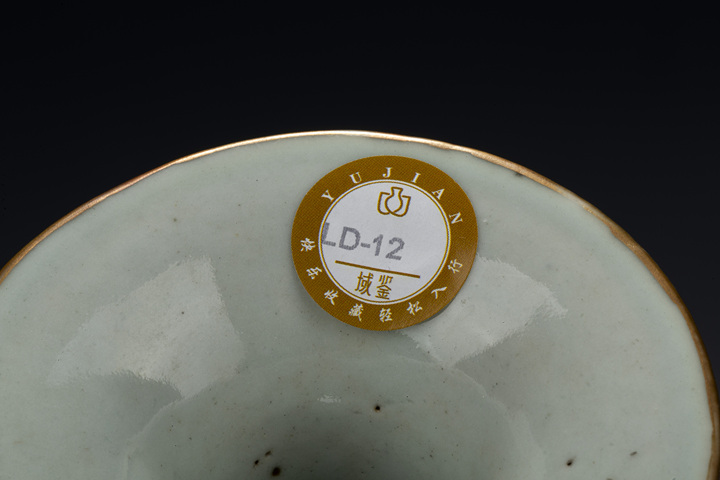 古玩陶瓷清晚·粉彩無雙譜人物詩文撇口瓶
真品鑒賞圖