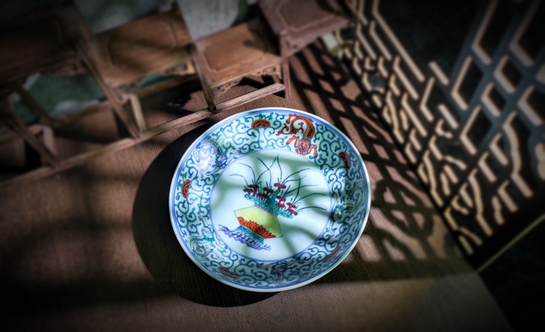 古玩陶瓷清雍正官窯紋飾斗彩花卉盤拍賣,當前價格99999元