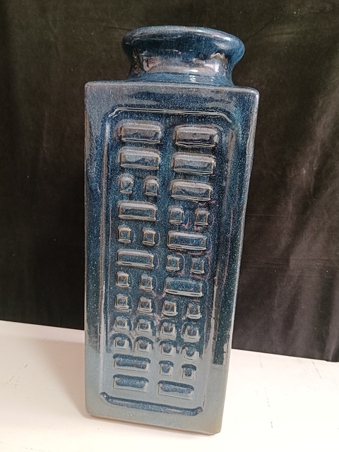 古玩陶瓷宜鈞釉八卦紋琮式瓶拍賣,當(dāng)前價(jià)格3800元