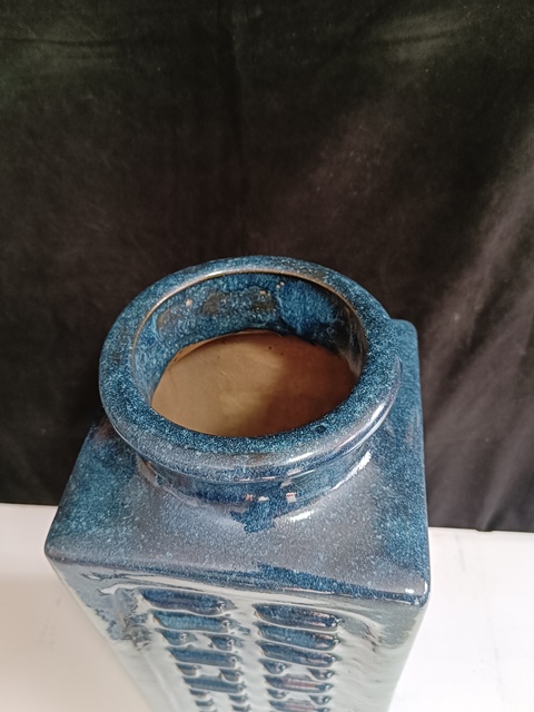 古玩陶瓷宜鈞釉八卦紋琮式瓶拍賣,當(dāng)前價(jià)格3800元