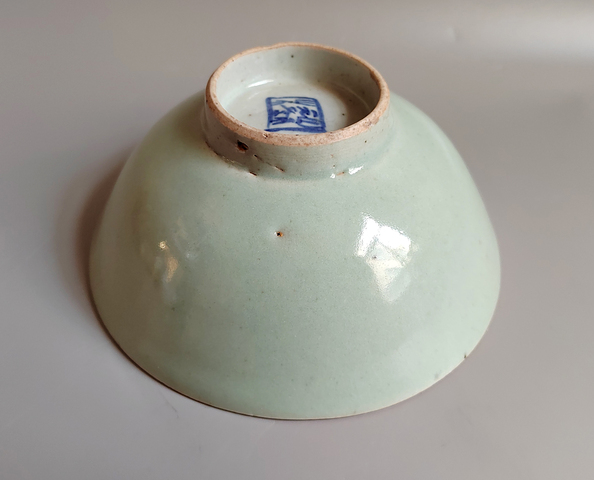 古玩陶瓷清代中期豆青釉碗拍賣,當前價格188元
