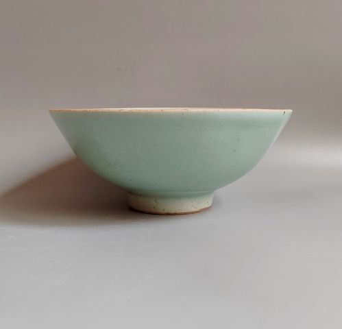 古玩陶瓷清代中期豆青釉碗拍賣,當前價格188元