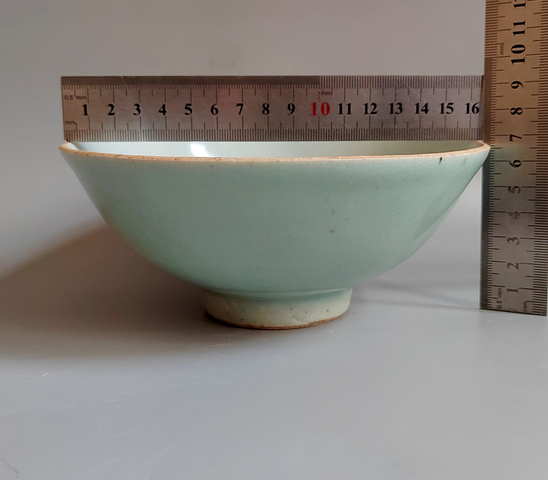 古玩陶瓷清代中期豆青釉碗拍賣,當前價格188元