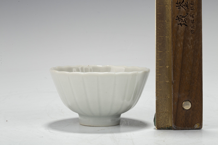 古玩陶瓷晚清·白釉花口杯真品鑒賞圖