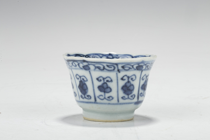 古玩陶瓷清康熙·青花花鳥紋花口杯真品鑒賞圖