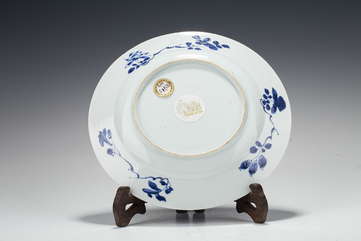 古玩陶瓷清康熙·青花博古皮球花嬰戲紋盤真品鑒賞圖